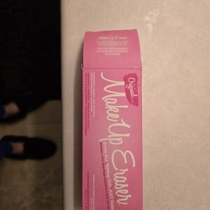 MakeUp Eraser Original in Vibrant Pink Never Opened !